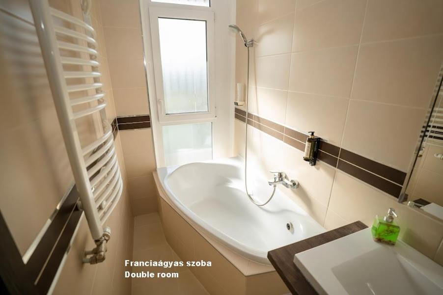 Hotel Irisz Ньиредьхаза Экстерьер фото