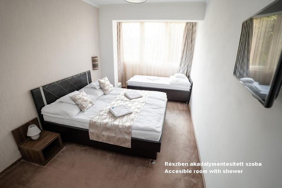 Hotel Irisz Ньиредьхаза Экстерьер фото
