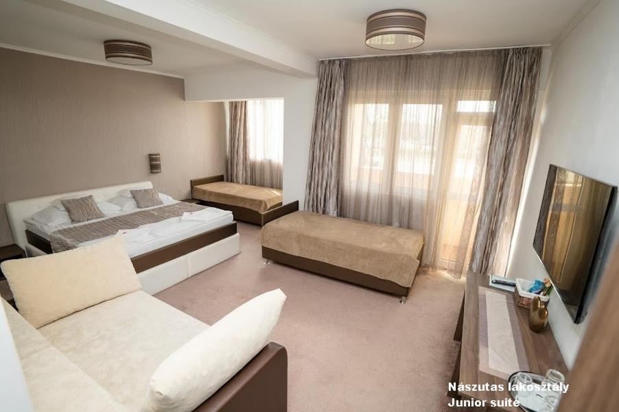 Hotel Irisz Ньиредьхаза Экстерьер фото