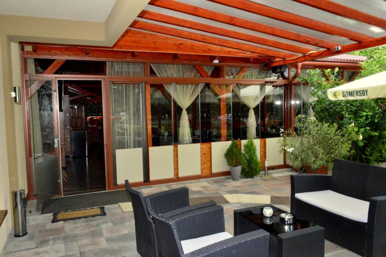 Hotel Irisz Ньиредьхаза Экстерьер фото