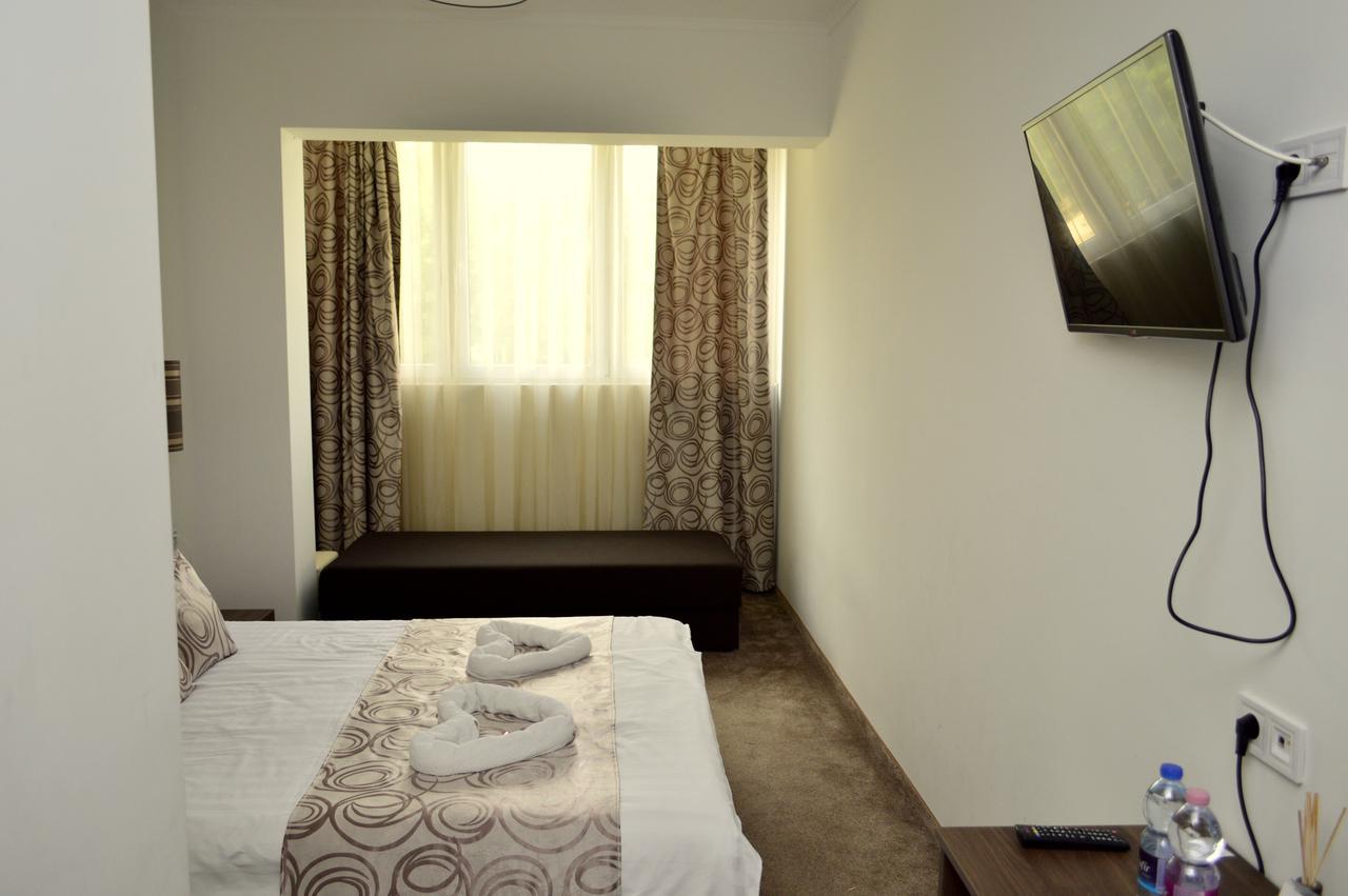 Hotel Irisz Ньиредьхаза Экстерьер фото