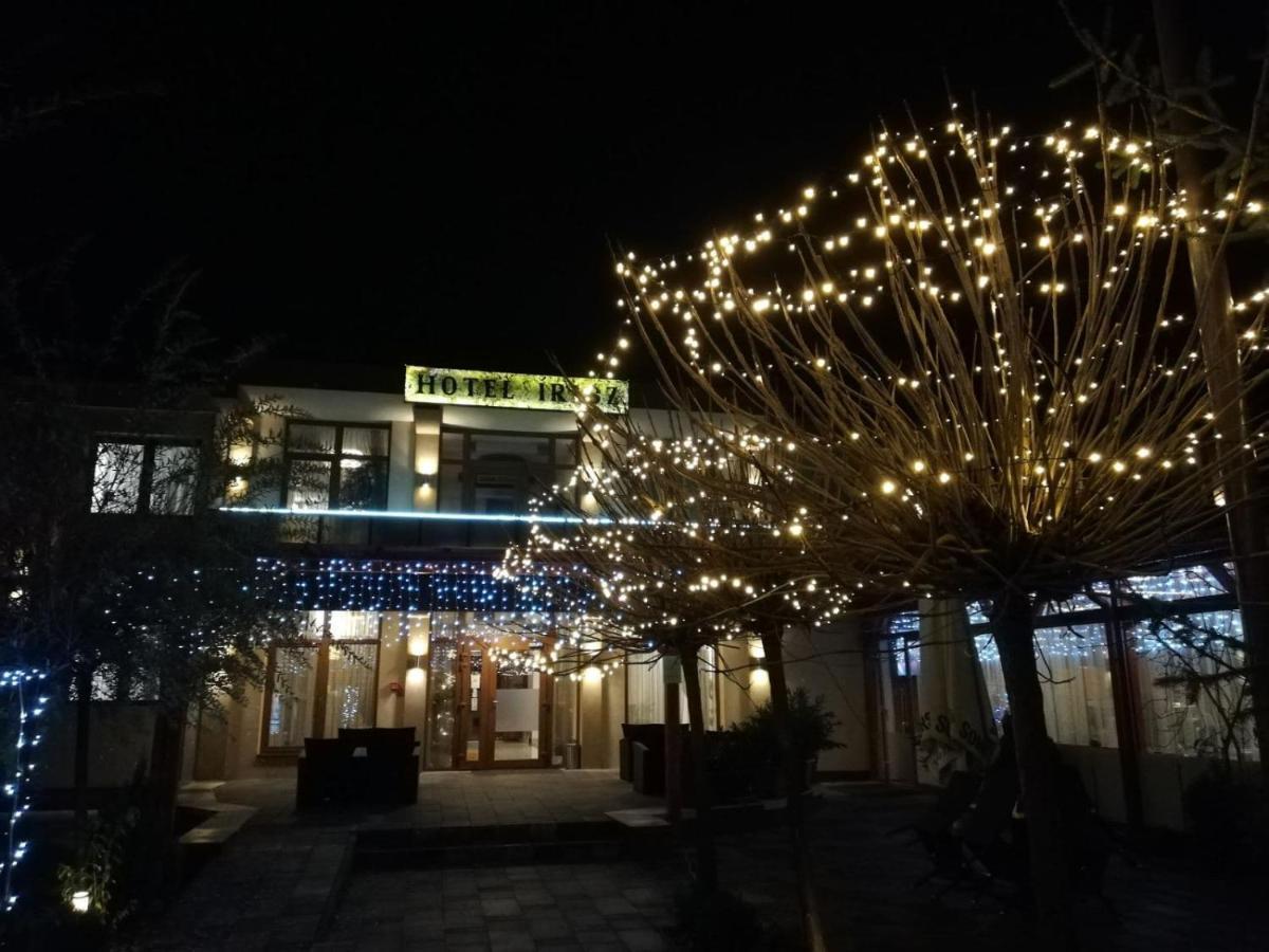 Hotel Irisz Ньиредьхаза Экстерьер фото