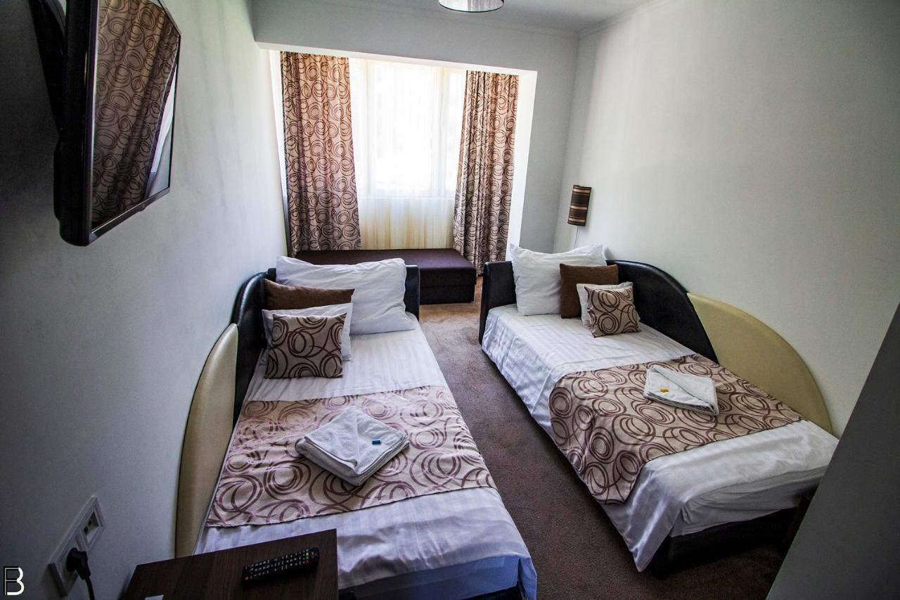 Hotel Irisz Ньиредьхаза Экстерьер фото